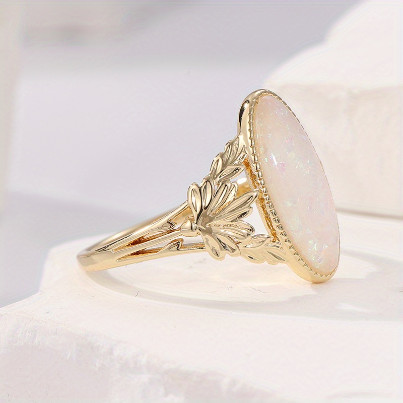 Women's Flower Carved Hollow Ring — Fashionable Design